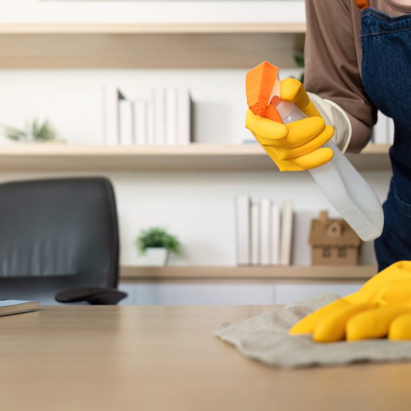 Home,Cleaning.,Woman,Using,Spray,Bottle,To,Clean,A,Desk
